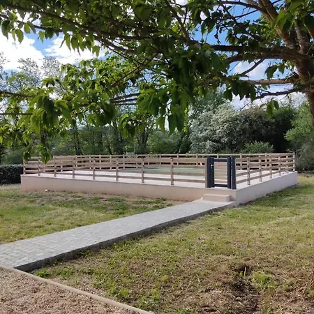 Lilas Du Mas De La Châtaigneraie Dans Le Gard Près De Vallon Pont D Arc Affittacamere