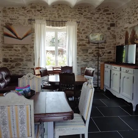 Lilas Du Mas De La Chataigneraie Dans Le Gard Pres De Vallon Pont D Arc Guest house