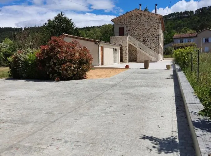 Lilas Du Mas De La Chataigneraie Dans Le Gard Pres De Vallon Pont D Arc * Gagnieres